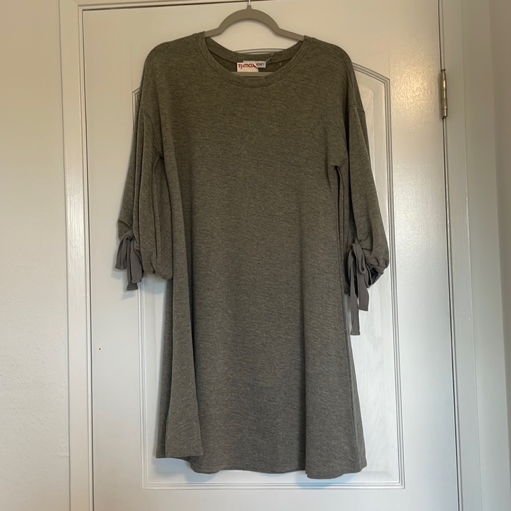 Ribbon sleeve mini dress